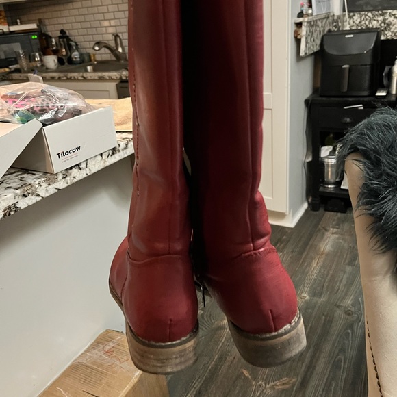 Studded red boots - Picture 6 of 8